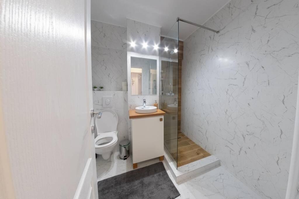 Studio With A View In City Center Targoviste Zewnętrze zdjęcie