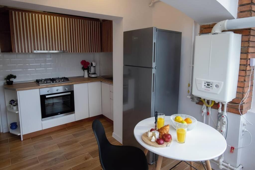 Studio With A View In City Center Targoviste Zewnętrze zdjęcie