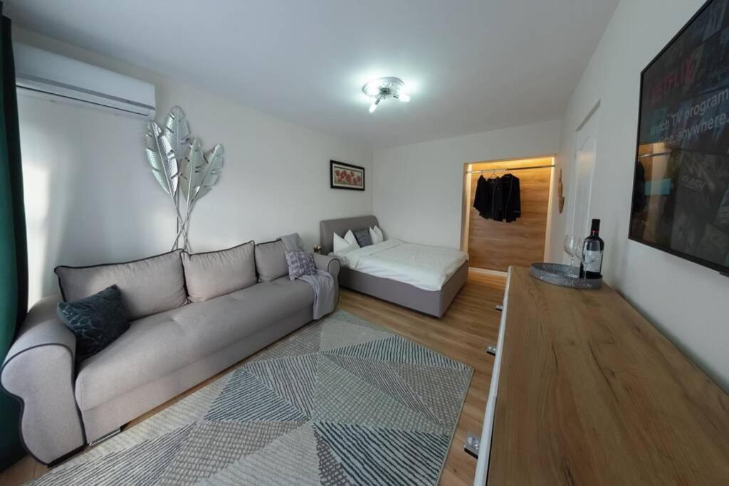 Studio With A View In City Center Targoviste Zewnętrze zdjęcie